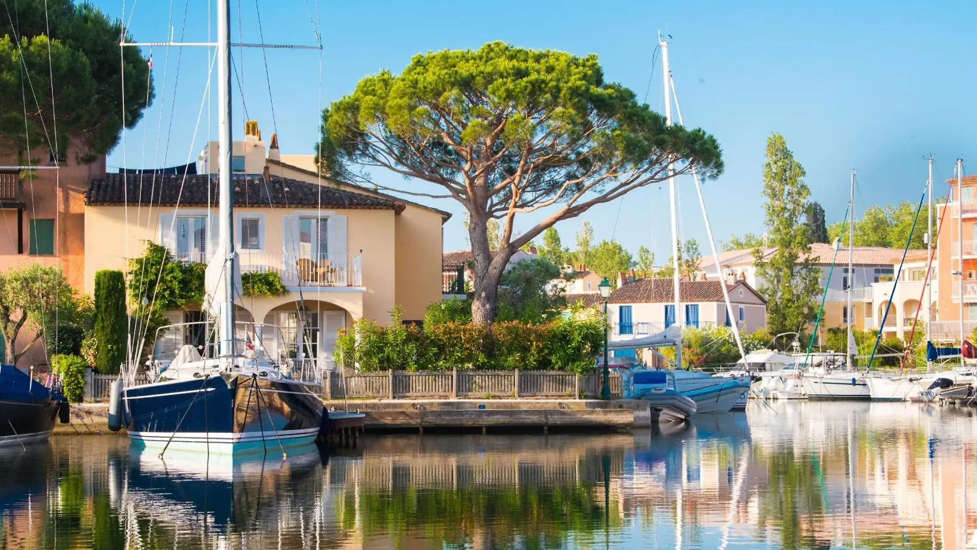 Fully Renovated 2-Room Apartment With Ac A Large Balcony In The Center Grimaud France