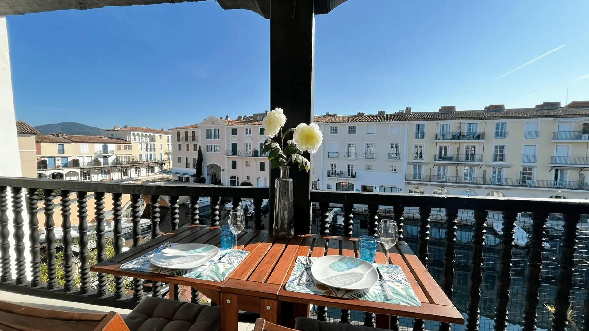 Fully Renovated 2-Room Apartment With Ac A Large Balcony In The Center Grimaud